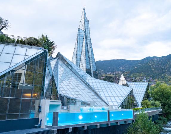 Relax in the thermal baths of Caldea