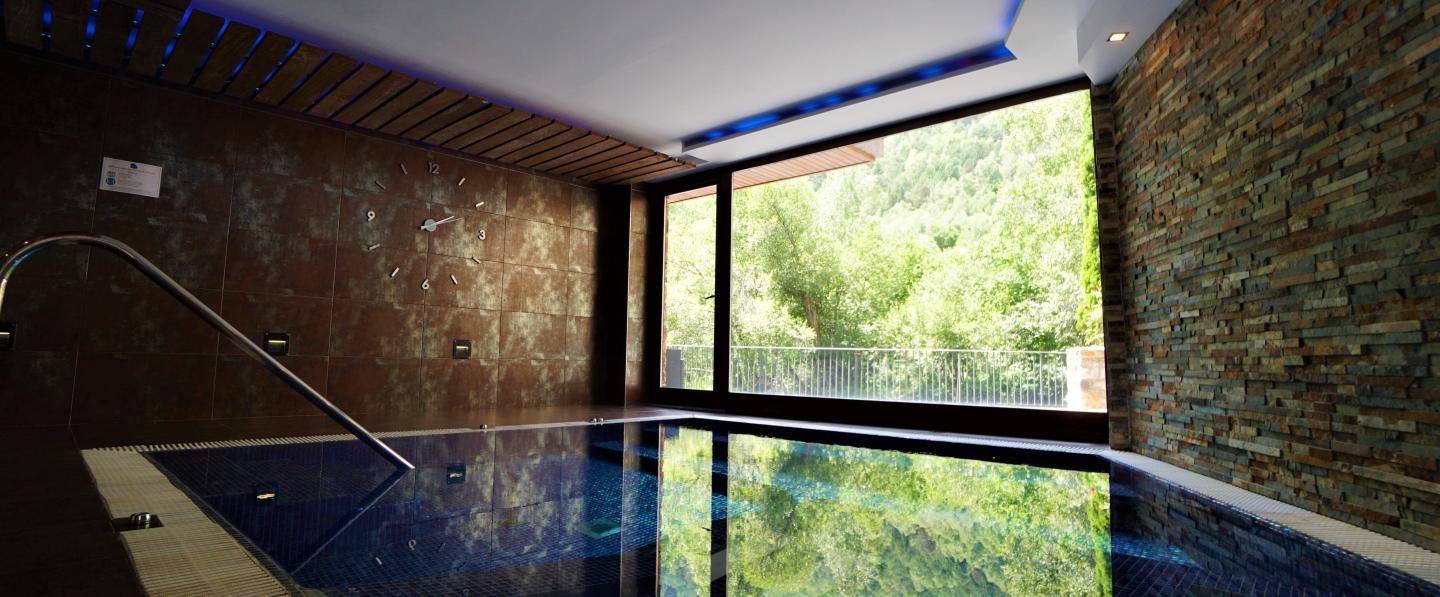 Découvrez une oasis de détente dans le spa de l'Hotel & Spa Niunit